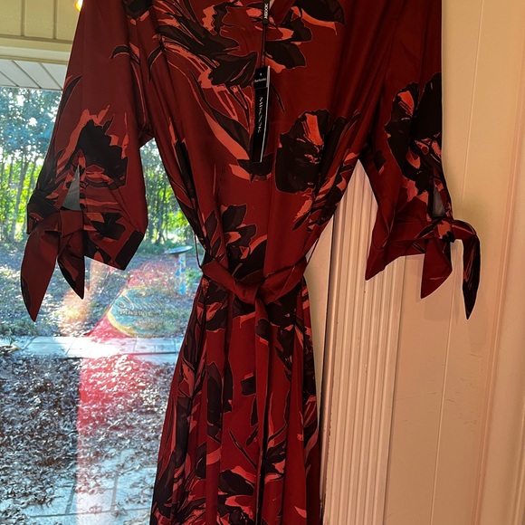 Misook Red Robe with Elegant Floral Pattern - Picture 5 of 6